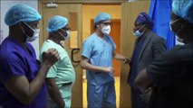 Un cirujano gallego realiza gratis casi 4.000 operaciones de pulmón en 128 países