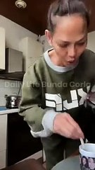 Bunda benci lho sama orang sok tau gitu, lebih banyak soktaunya daripada pengetahuannya