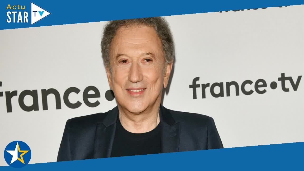 Michel Drucker hospitalisé, Vivement Dimanche déprogrammé : l'animateur star fait passer un message