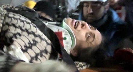 Enkaz altında 70 saat boyunca mahsur kalan abla ve kardeşi böyle kurtarıldı