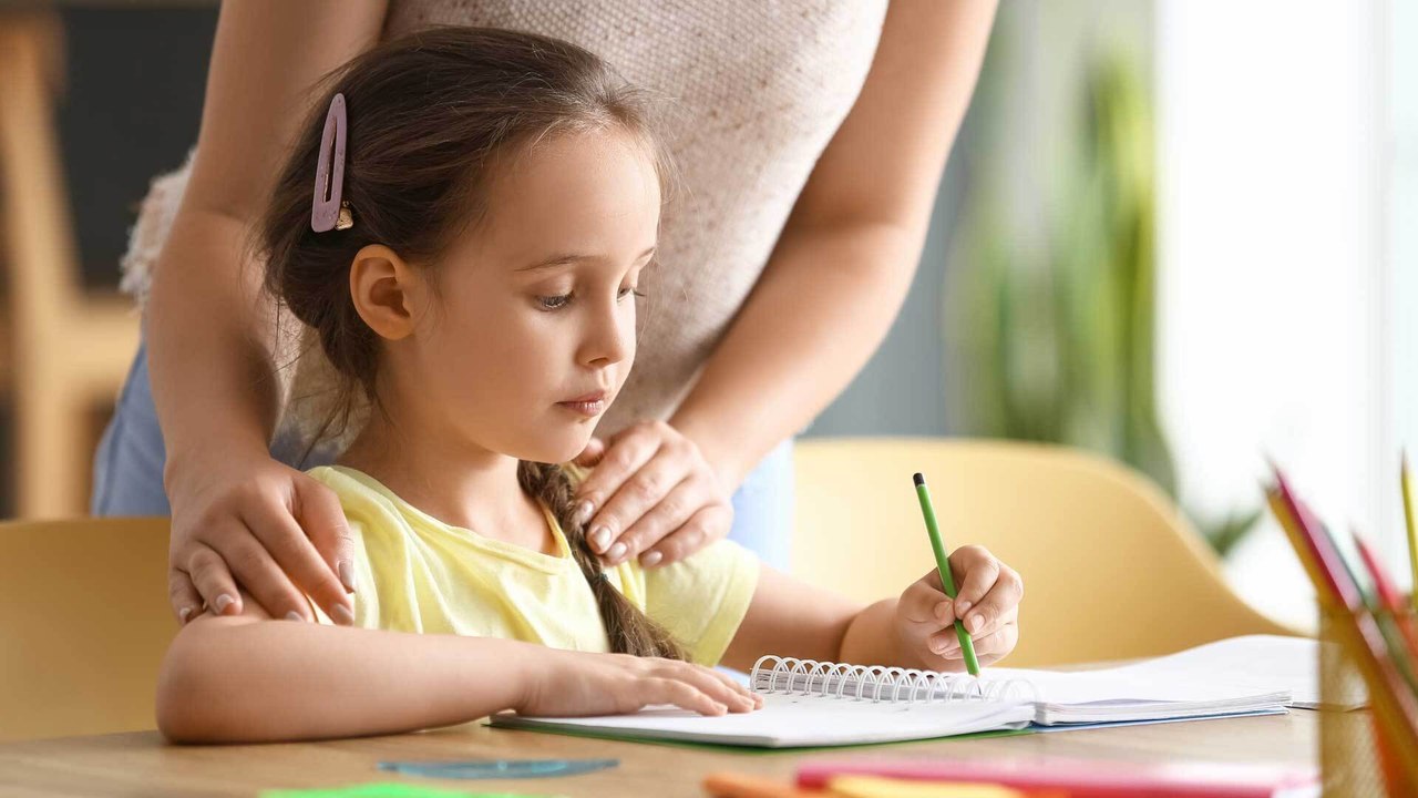 Zu dieser Uhrzeit lernen Kinder am besten