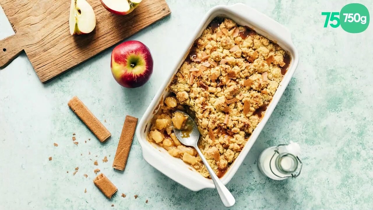 Crumble de pommes au caramel beurre salé et Gavottes