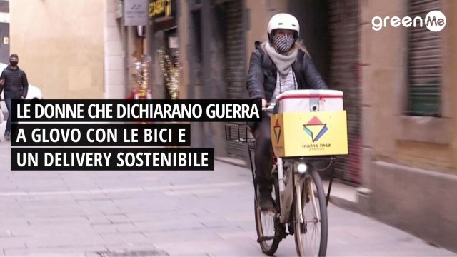 Le donne che dichiarano guerra a Glovo con le loro biciclette e un delivery etico