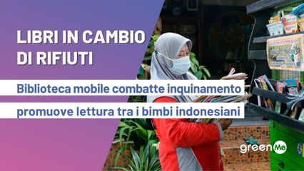 Libri in cambio di rifiuti: biblioteca mobile combatte inquinamento e promuove lettura tra i bimbi indonesiani