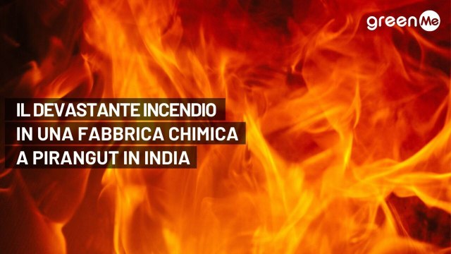 Il devastante incendio in una fabbrica chimica a Pirangut
