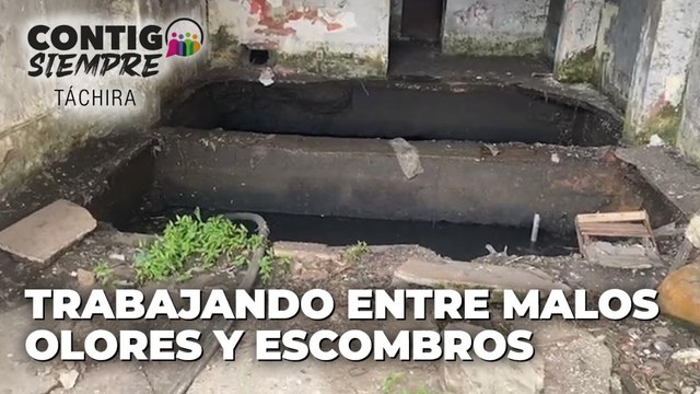 Trabajando entre malos olores y escombros - Contigo Siempre