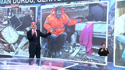 Enkazın Altında Kalan Kızının Elini Bırakmadı, Geriye Yürekleri Dağlayan O Kare Kaldı - TGRT Haber