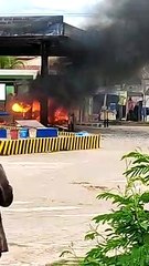 Trinidad: Fuego deja en cenizas un surtidor y reportan una persona herida