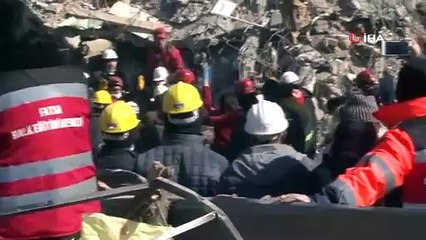 Koltuk yaşam üçgeni oluşturdu! 152.saatte 8.yaşındaki Ahmet böyle kurtarıldı