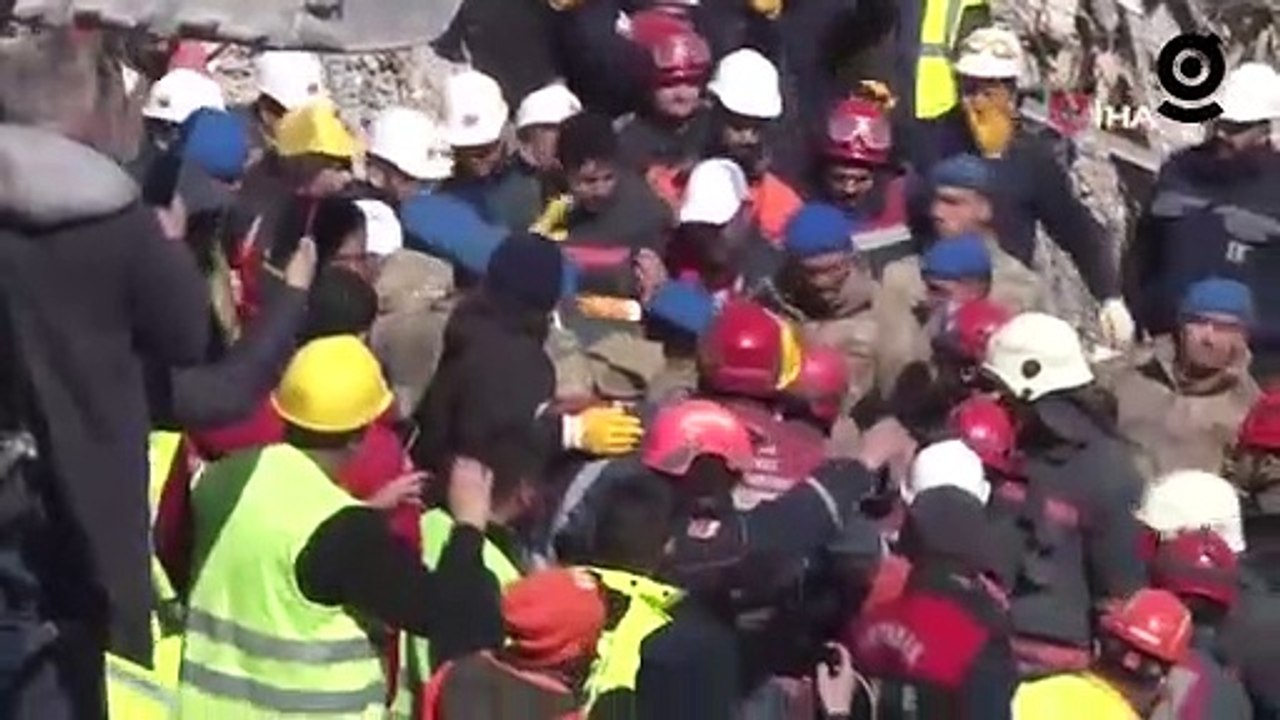 21 yaşındaki Rukiye 153. saatte kurtarıldı