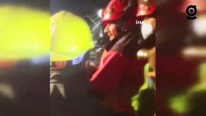 Depremin 137. saatinde hamile kadın ve 3 yaşındaki kızı kurtarıldı