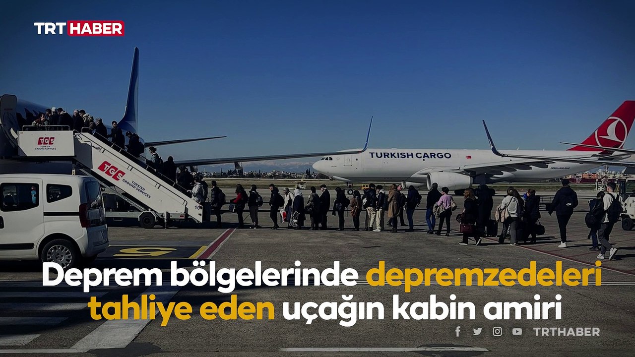 Tahliye uçuşunda görevli kabin memuru gözyaşlarını tutamadı