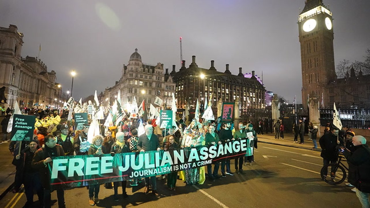 Julian Assange protesters stage ‘night carnival’ calling for release of WikiLeaks founder
