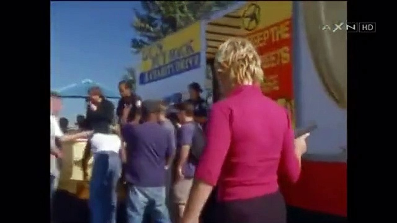 V.I.P - Se2 - Ep08 - Val Goes to Town HD Watch