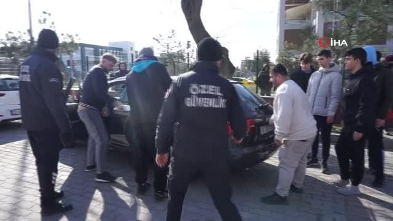 Bulgar vatandaşlar, depremzedeler için topladığı malzemeleri Edirne'ye getiriyor