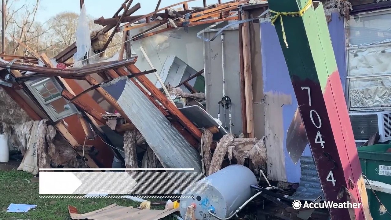Officer rescues tornado survivor from mangled mobile home - video ...