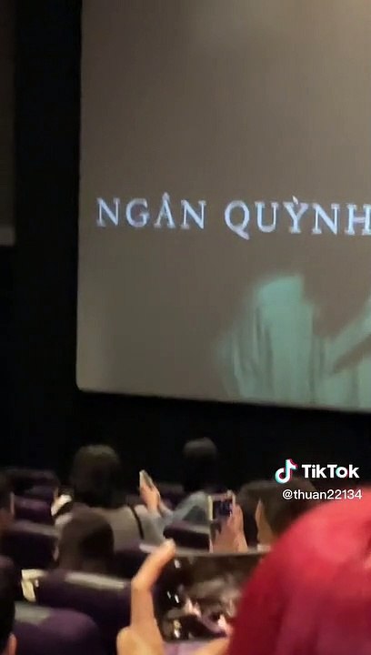 Chàng trai cầu hôn bạn gái sau khi xem xong phim Nhà Bà Nữ