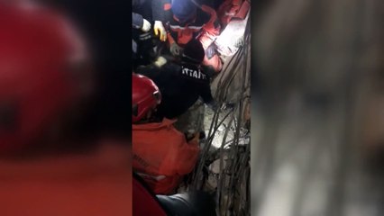 Hatay | 7 yaşındaki Asya 95 saat sonra enkazdan çıkarıldı