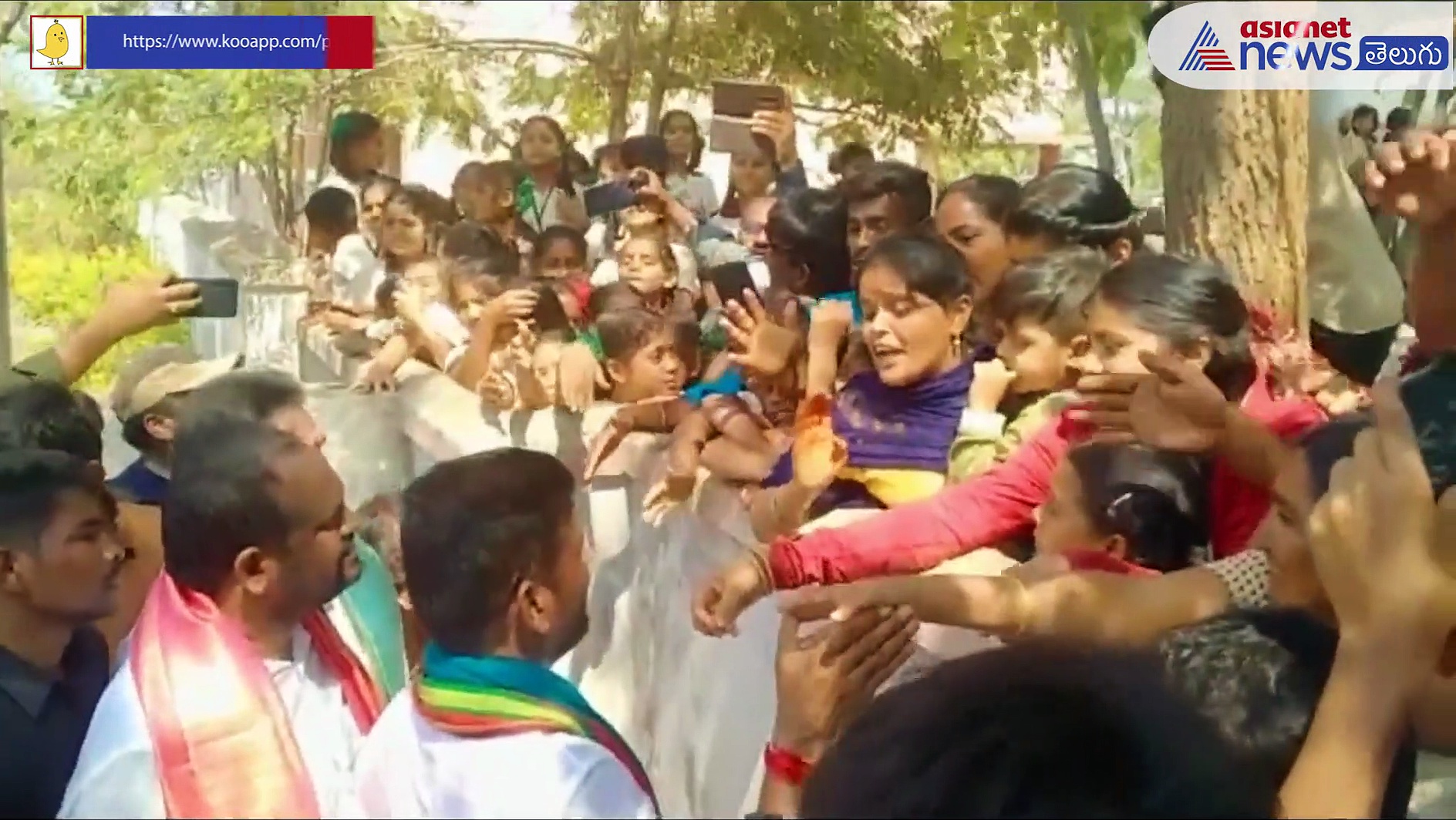 గోడదూకి మరీ స్కూల్లోకి వెళ్లి... చిన్నారులతో సరదాగా ముచ్చటించిన రేవంత్ రెడ్డి