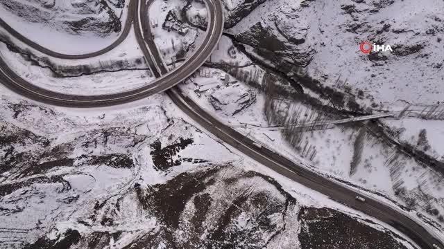 Azerbaycan'ın 14 araçtan oluşan insani yardım konvoyu Erzurum'dan geçti