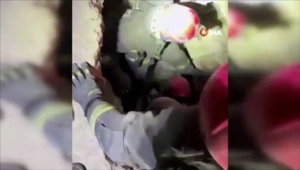 Kardeşiyle birlikte 100 saat sonra enkazdan çıkarıldı: Kurtarılırken Zeynep Bastık dinlemek istedi