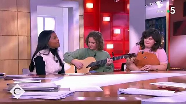 C à vous : La prestation poignante de Mentissa, Emma Peters et November Ultra, Laury Thilleman émue aux larmes