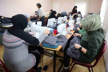 Depremin acısını 24 yıl önce yaşayan kadınlar, afetzedeleri ısıtabilmek için aralıksız çalışıyor