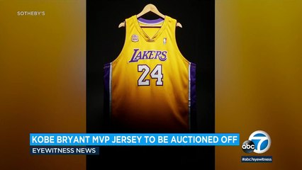 La maison d'enchères Sotheby's a vendu pour 5,8 millions de dollars un maillot de la légende du basket-ball Kobe Bryant, mort dans un accident d'hélicoptère en 2020