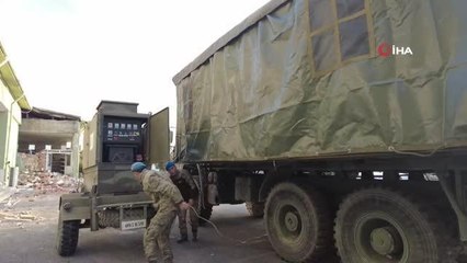 TSK'ye ait seyyar ekmek fırınları deprem bölgesinde depremzedelere hizmet veriyor