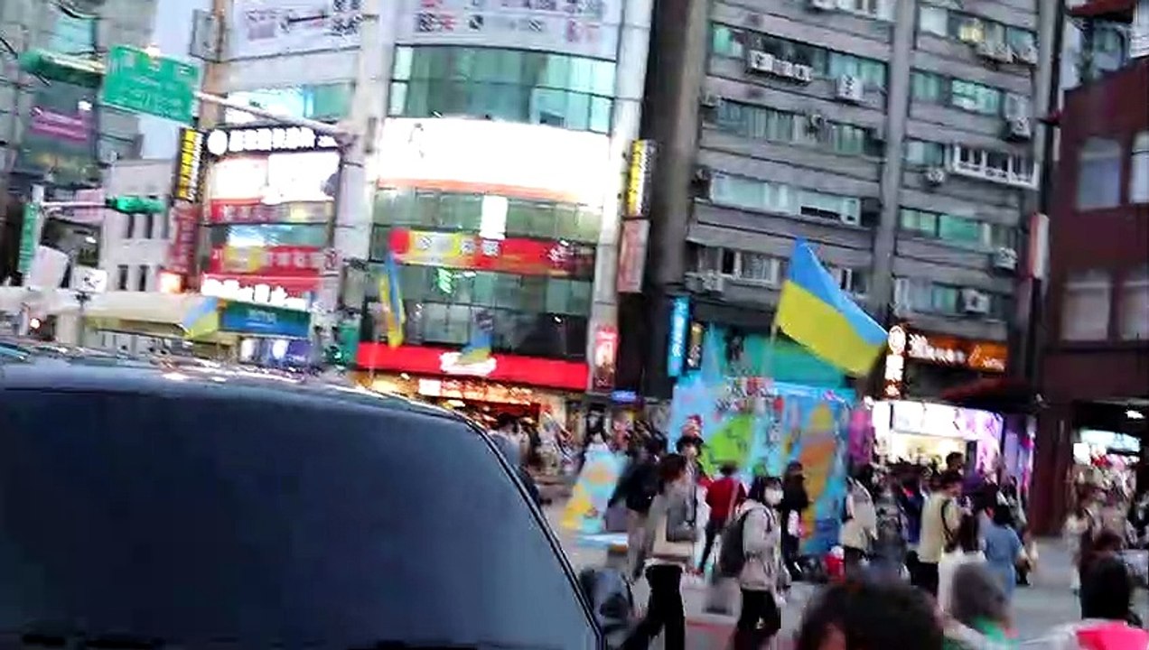 去西門町看個明星結果被人潮擠得亂七八糟 Going to Ximen Town to see a star turned out to be crowded up #忠駝論壇 #fyp #蔡英文 #fypシ #foryoupage #happy #youtubeshorts #asmr #best #cute #foryou #viral #trending