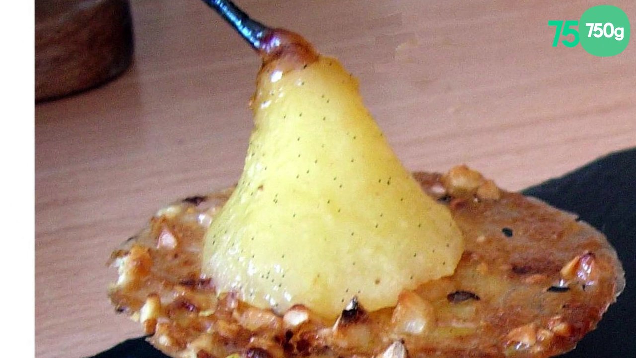 Poires rôties à la vanille fourrées à la crème brûlée et tuile craquante à la noisette