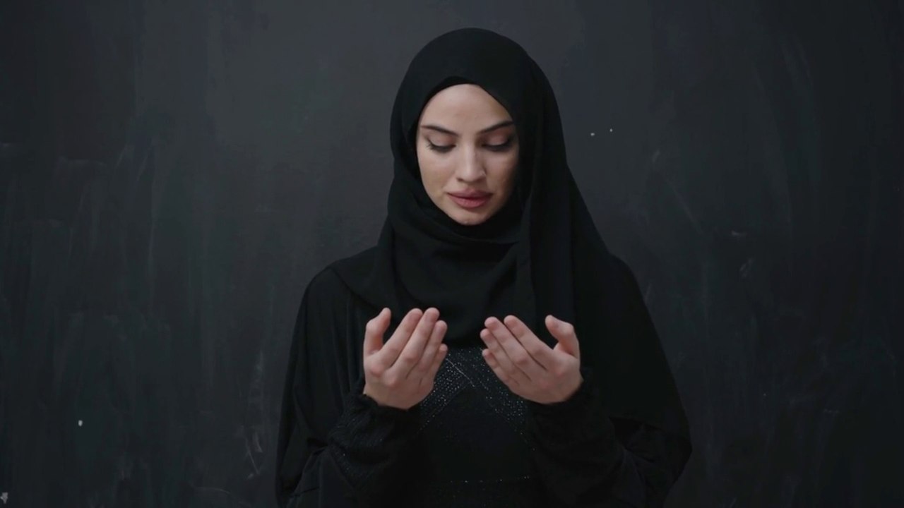 Muslim Prayer Video No Copyright | Muslim Praying Stock Video | Islamic Background Video
