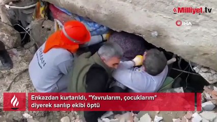 Enkazdan çıkarıldığı an ekiplere sarıldı! 'Yavrularım, çocuklarım'
