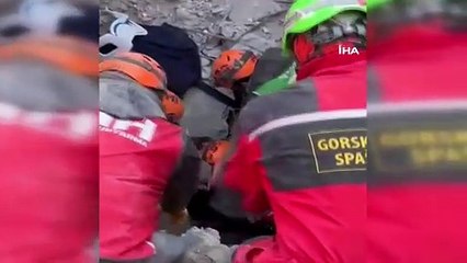 Hatay'da Arzu Apartmanı enkazından 6 kişi kurtarıldı