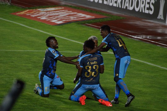 El Nacional retorna al país tras la goleada histórica en la Copa Libertadores