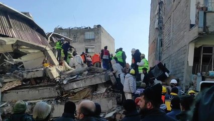 Hatay'da, İki Vatandaş Enkaz Altından Kurtarıldı