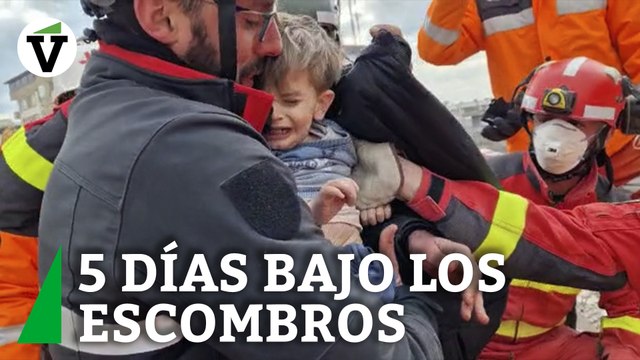 Efectivos de la UME rescatan con vida a un niño y a una niña cinco días después del terremoto en Turquía