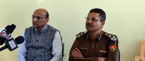 गुरुवार शाम से ही कई मांगों को लेकर हो रहा था थाने के सामने प्रदर्शन