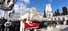 Depremde hayatını kaybeden uzman çavuş ve oğlunun cenazesi Fatih Camii'nden kaldırıldı