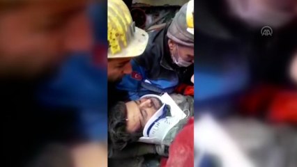 Depremzedeye böyle seslendi: Yemek sözün var unutma