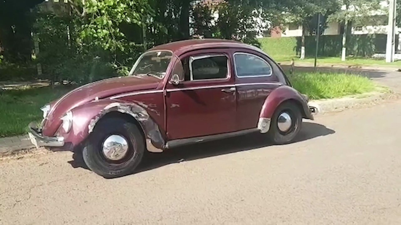Eixo de Palio Wekkend é arrancado após colisão com Fusca