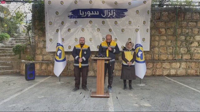 الخوذ البيضاء: عائلات قدمت وقود بيوتها لسياراتنا بهدف مواصلة عمليات البحث والإخلاء بعد الزلزال