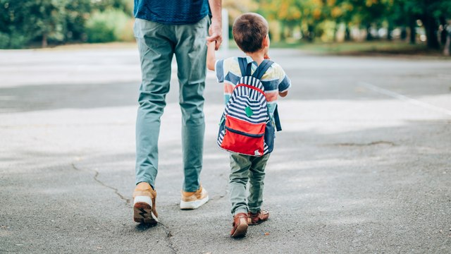 Erziehung früher & jetzt: Dinge, die Kinder heute nicht mehr lernen