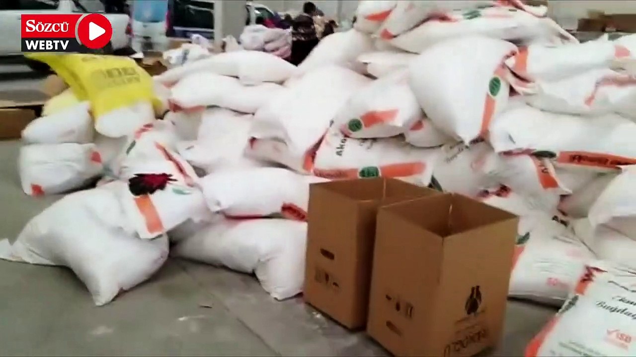 Yardım Malzemeleri "Türkoğlu Belediyesi" Yazılı Kolilere Dolduruluyor