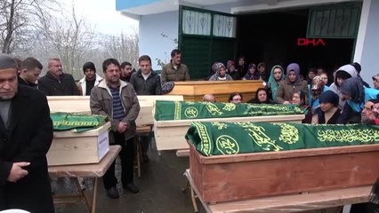 DEPREMDE ENKAZ ALTINDA KALAN 5 KİŞİLİK AİLE TOPRAĞA VERİLDİ