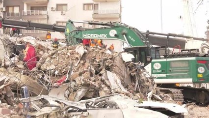 Osmaniye'de Depremin Beşinci Gününde Arama Kurtarma Çalışmaları Sürüyor.