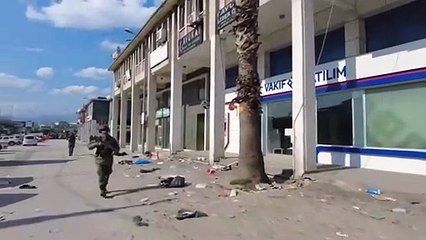 Mehmetçik deprem bölgesinde