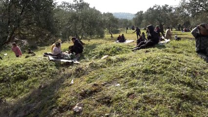 العائلات المتضررة بريف إدلب تبيت في العراء وتناشد المنظمات الإنسانية مساعدتها