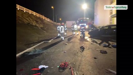 Auto stürzte in Kirchbichl auf Parkplatz