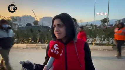 Kendilerine 'siyaset yapıyorsunuz' diyenlere depremzedelerden tepki: Adam neyin siyasetini yapacak, çocuğu orada, çocuğu!